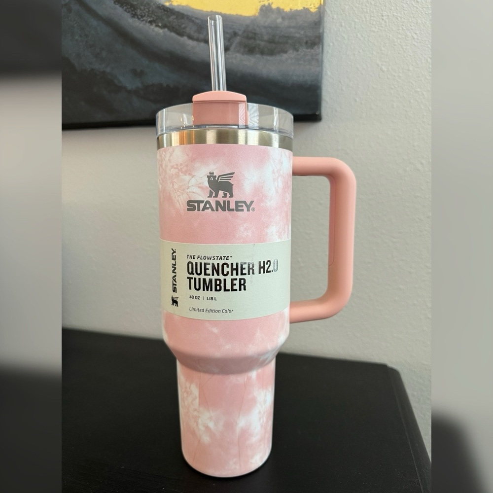 BNWT Peach Tie Dye Limited Edition Stanley 40oz Adventure Quencher 2.0